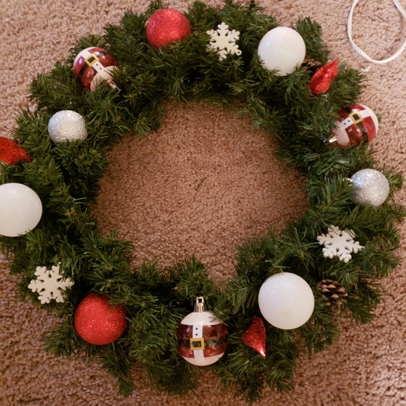 Holiday wreaths and garlands - Picture 4 of 6